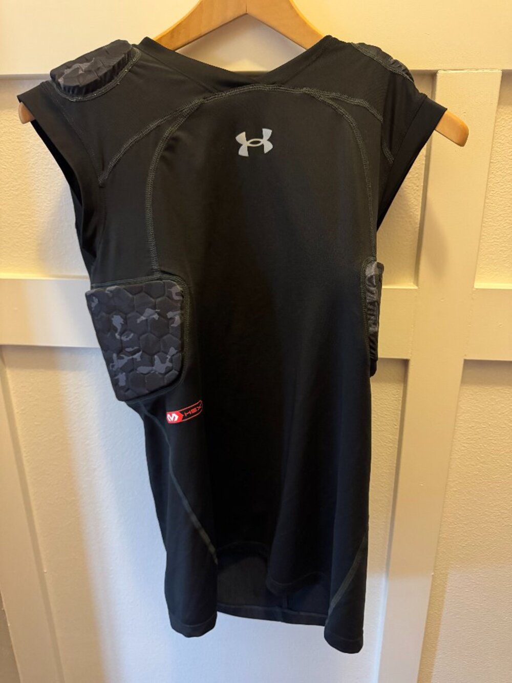 Under Armour Men's Game Day Padded Heat Gear Football Shirt - Small